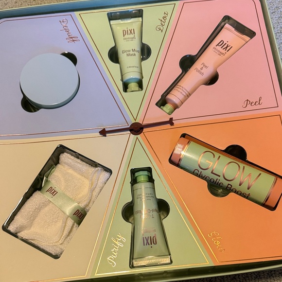 Pixi Skincare Gift Set, Glow Skin Treats PR Box - Picture 1 of 1